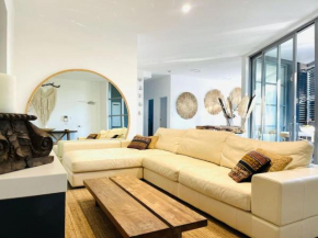 KozyGuru / Botany / 3 Bedroom Designer Apt / NBO003